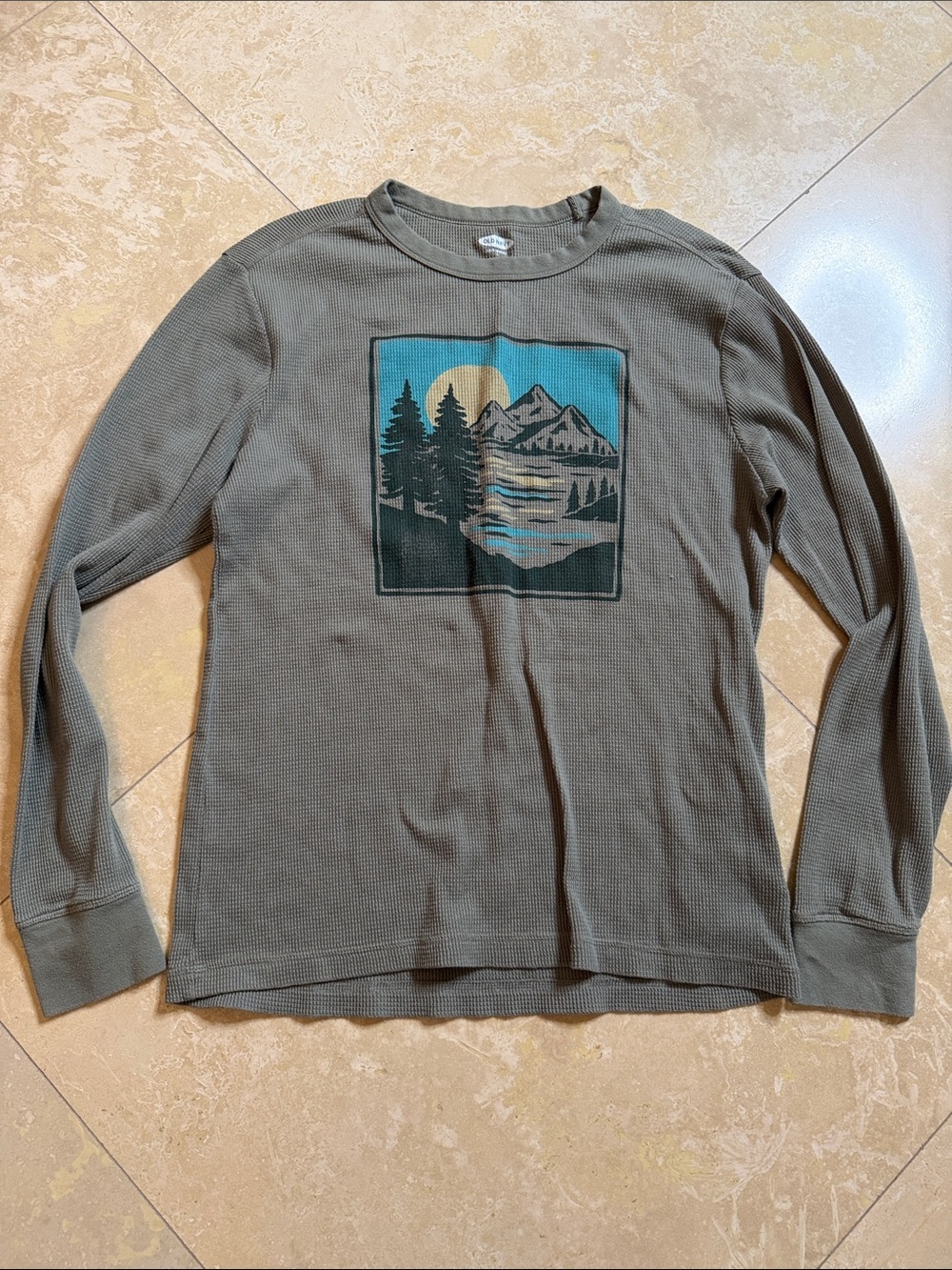 💙Old Navy Olive Green Mountain Graphic Thermal Tee💙